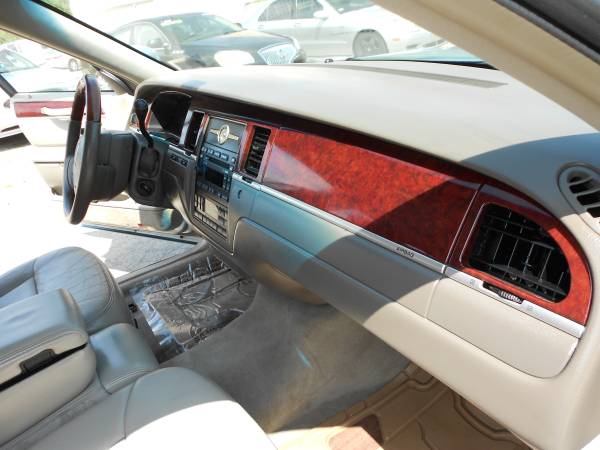 Lincoln Town Car Signature limited Luxury sedan ***1 Year Warranty** for sale in hampstead, RI – photo 12