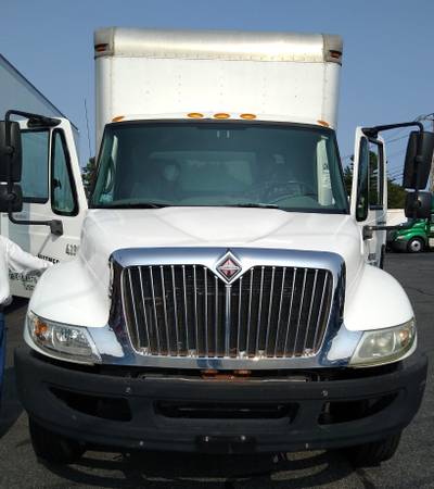 2007 INTERNATIONAL 4300 18' BOX TRUCK - LIFTGATE - LOW MILES - cars... for sale in West Springfield, MA – photo 2