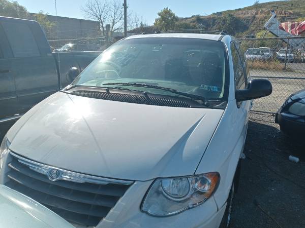 05 Chrysler town and country - cars & trucks - by owner - vehicle... for sale in Temple Hills, District Of Columbia – photo 13