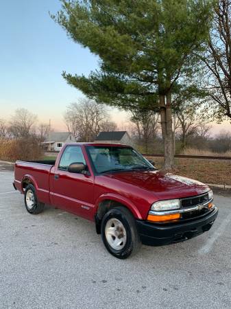 2002 Chevy S-10 5 SPEED MANUAL - cars & trucks - by dealer - vehicle... for sale in Saint Clair, MO – photo 2