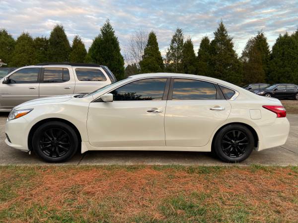2016 Nissan Altima - 33k miles, Alloy Wheels, Backup Camera,... for sale in Bowling Green , KY – photo 2