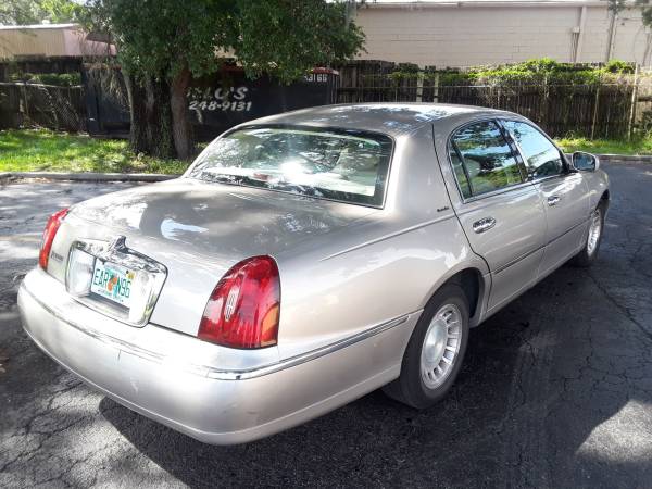 2001 LINCOLN TOWN CAR EXECUTIVE Sedan for sale in TAMPA, FL – photo 6
