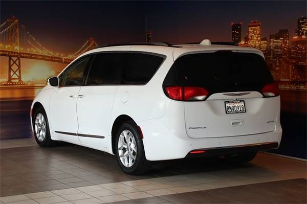 *2020* *Chrysler* *Pacifica* *Limited* - cars & trucks - by dealer -... for sale in Fremont, CA – photo 7