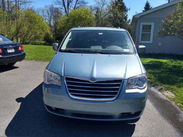 2010 Chrysler Town and Country for sale in Lancaster, NY – photo 10