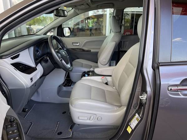 2020 Toyota Sienna Xle - - by dealer - vehicle for sale in Somerset, KY – photo 11