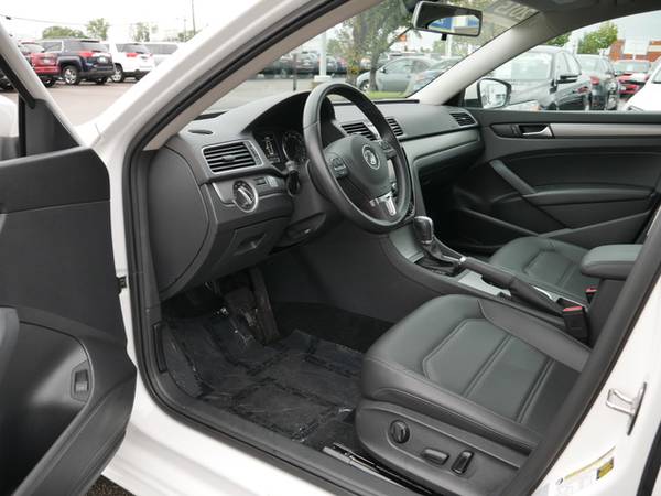 2015 Volkswagen Passat 2.0L TDI SE w/Sunroof & Nav for sale in Inver Grove Heights, MN – photo 17