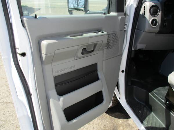2016 Ford Econoline Commercial Cutaway E-350 14 FOOT BOX TRUCK for sale in South Amboy, NY – photo 18