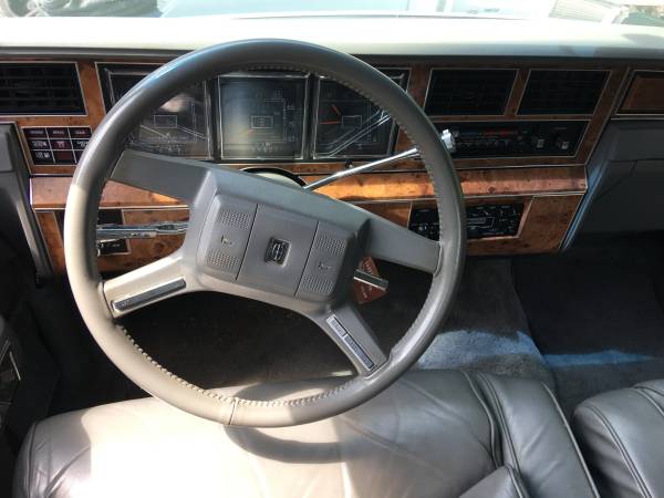 1986 Lincoln Town Car Low Miles for sale in Shrewsbury, MA – photo 9