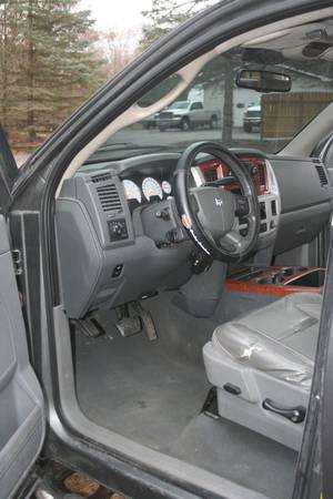 2007 DODGE RAM 1500 4X4 QUAD CAB HEMI XTRA CLEAN - cars & trucks -... for sale in Wonder Lake, WI – photo 12