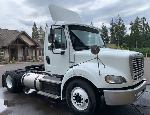 2012 Freightliner M2 112 Tractor, One owner! - cars & trucks - by... for sale in Oregon City, OR – photo 2