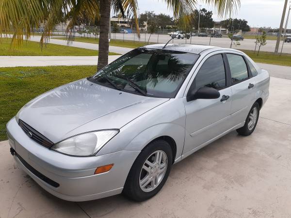 Ford Focus 5 speed manual shift 78k miles - cars & trucks - by owner... for sale in Cape Coral, FL – photo 2