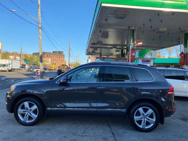 2013 Volkswagen Touareg TDI AWD TurboDiesel Clean CarFax 28 Records for sale in Brooklyn, NY – photo 7
