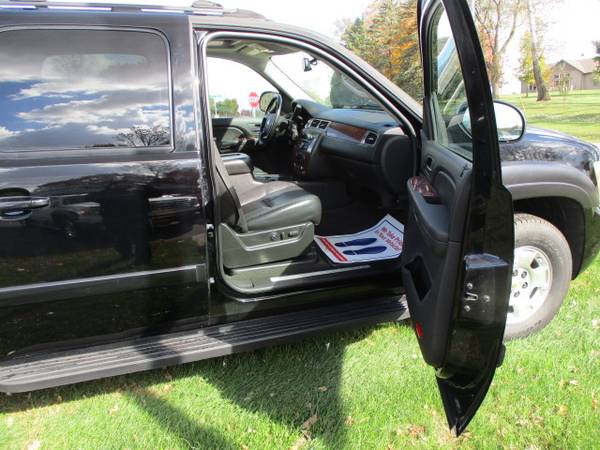 2007 chevrolet avalanche 4x4 - cars & trucks - by dealer - vehicle... for sale in Fort Atkinson, WI – photo 9