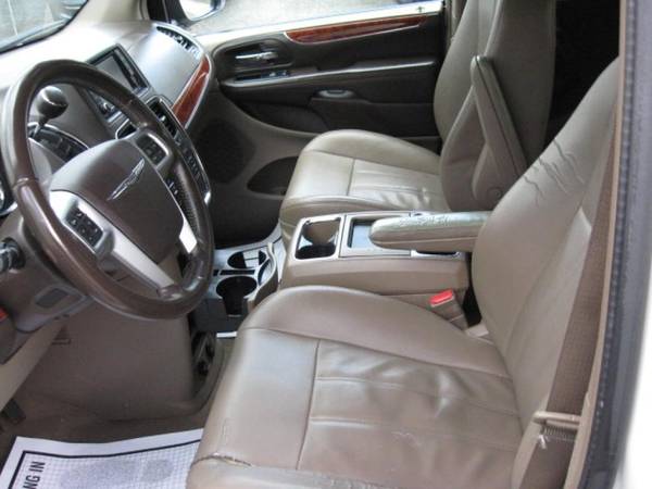 2013 Chrysler Town & Country Touring - Super Clean! for sale in Prospect Park, NJ – photo 9