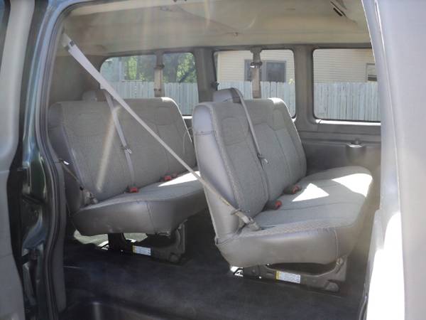 2011 Chevrolet Express 1500 Passenger Van for sale in Pardeeville, WI – photo 6