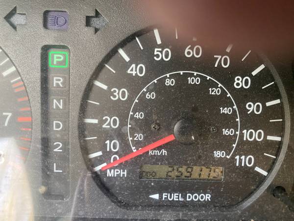2000 Toyota Sienna XLE for sale in Newtown, CT – photo 6