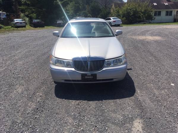 2001 Lincoln Town Car for sale in MANASSAS, District Of Columbia