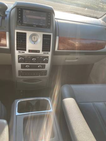 2009 Chrysler town and country - - by dealer - vehicle for sale in Wichita, KS – photo 22