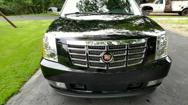 2013 Cadillac Escalade Platinum AWD for sale in Cleveland, OH – photo 3