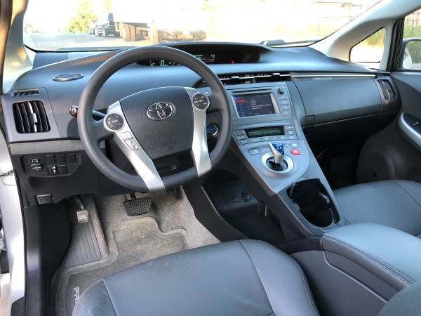 2013 Toyota Prius FOUR Hybrid *51 MPG Gas saver * Leather - cars &... for sale in Vancouver, OR – photo 18