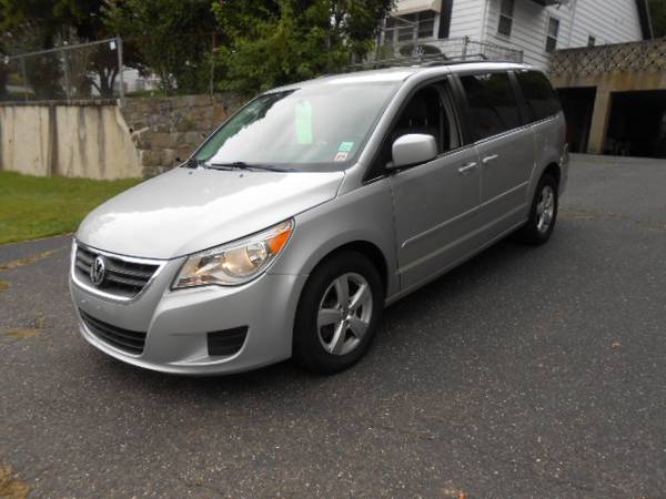 2011 Volkswagen Routan SE 102k Miles Leather 2 DVD Players Rev for sale in Seymour, NY – photo 3