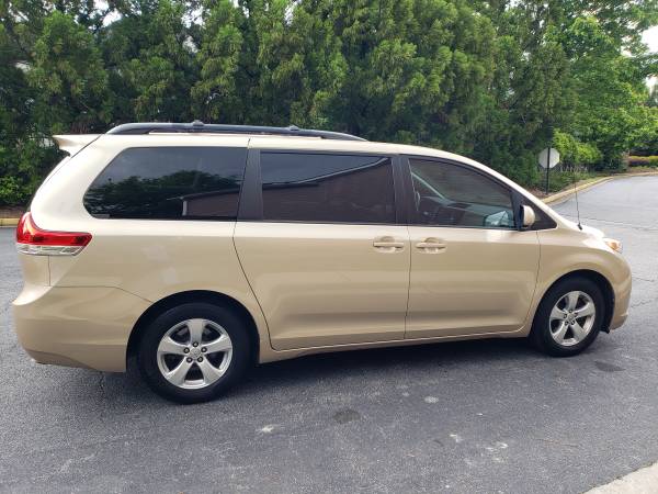 2014 Toyota Sienna LE, DVD for sale in Duluth, GA – photo 4