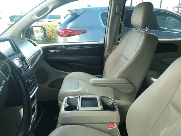 2013 Chrysler Town Country Touring for sale in Schaumburg, IL – photo 3