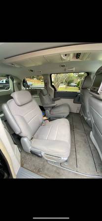 2008 Chrysler town & country - cars & trucks - by owner - vehicle... for sale in Round Rock, TX – photo 6