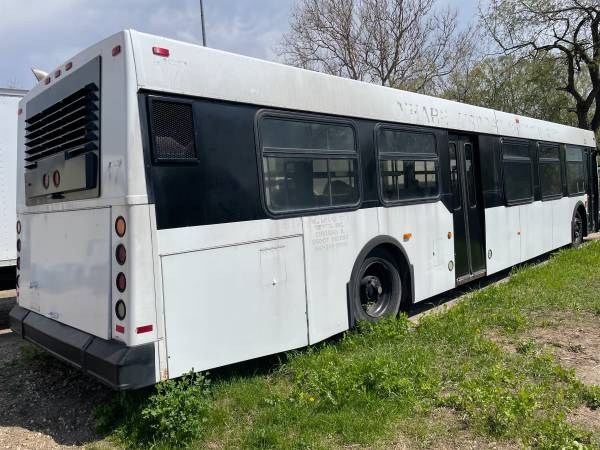 2001 New Flyer Bus 5 9L Cummings - NON RUNNING - - by for sale in Schaumburg, IL – photo 2