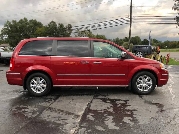 Clean! 2008 Chrysler Town & Country! Loaded! 3rd Row! for sale in Ortonville, OH – photo 6