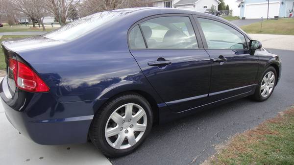 2007 honda civic lx - cars & trucks - by owner - vehicle automotive... for sale in Lake Geneva, WI – photo 2