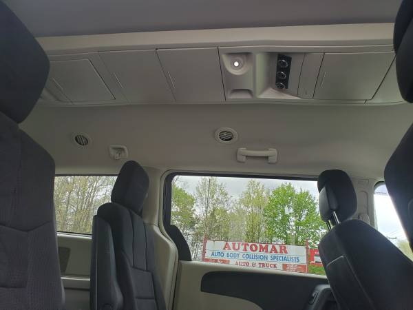 2011 CHRYSLER TOWN & COUNTRY - - by dealer - vehicle for sale in Cold Spring, NY – photo 10