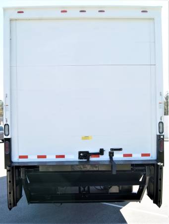 2013 Hino 268 24’ Box Truck 102 X 97 Cargo Truck Liftgate Refurbished for sale in Emerald Isle, FL – photo 8