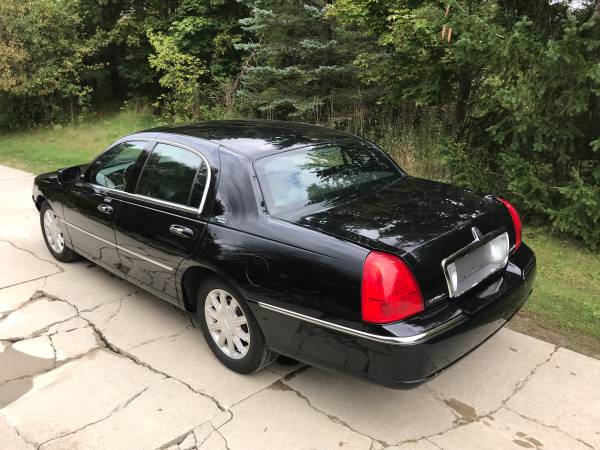 2009 triple black beauty Lincoln town car just over 100 K miles for sale in Canton, MI – photo 6