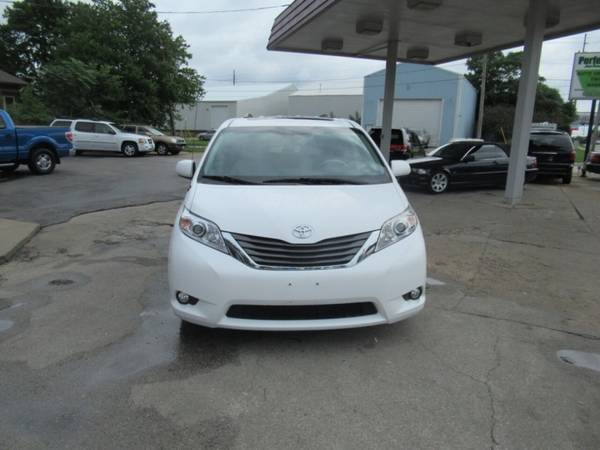 2012 Toyota Sienna Limited 7 Passenger 4dr Mini Van - cars & trucks... for sale in Bloomington, IL – photo 18