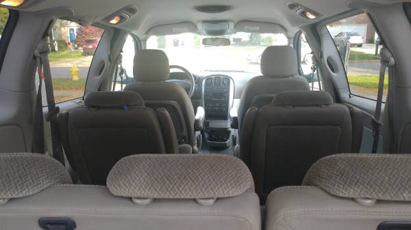 2005 Chrysler Town & Country for sale in Lancaster, NY – photo 2