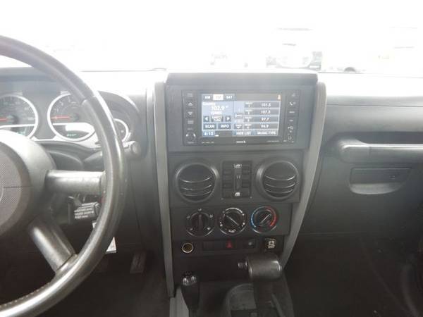 2007 Jeep Wrangler Unlimited Sahara - Easy Financing Available! -... for sale in Oakdale, MN – photo 16
