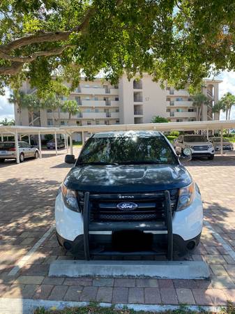 2015 Police Interceptor SUV 11, 100 OBO MUST SELL BY SUNDAY - cars & for sale in Naples, FL – photo 3