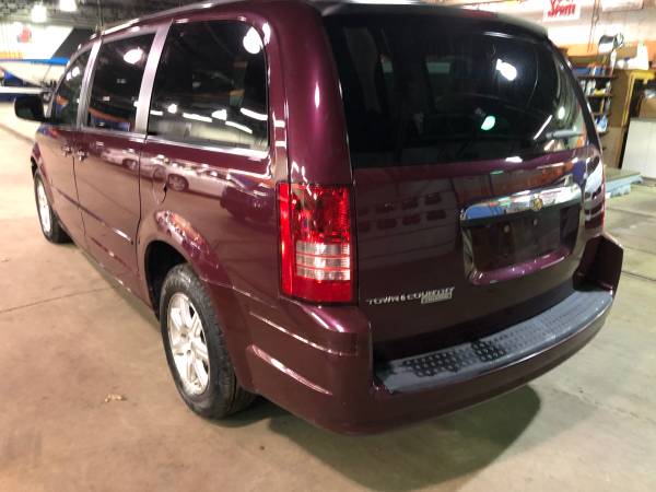 2008 Chrysler town and country - cars & trucks - by dealer - vehicle... for sale in Columbus, OH – photo 5