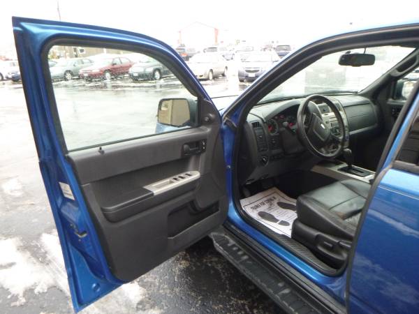 2011 FORD ESCAPE (AWD) (WISNESKI AUTO) - - by dealer for sale in Green Bay, WI – photo 7