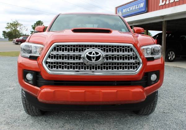2017 Toyota Tacoma TRD Sport Double Cab 6' Bed V6 4x4 AT with 2 LCD... for sale in Wilmington, NC – photo 2