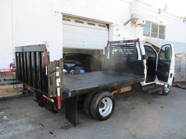 2005 Chevrolet C4C042 C4500 12 FOOT RACK BODY STAKE BODY for sale in south amboy, NJ – photo 4