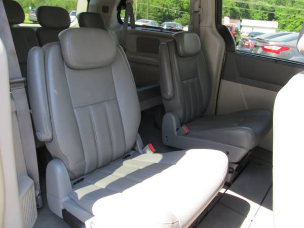 2010 CHRYSLER TOWN & COUNTRY TOURING, LEATHER, 3/5 POWER TRAIN WTY -... for sale in LOCUST GROVE, VA 22508, VA – photo 13
