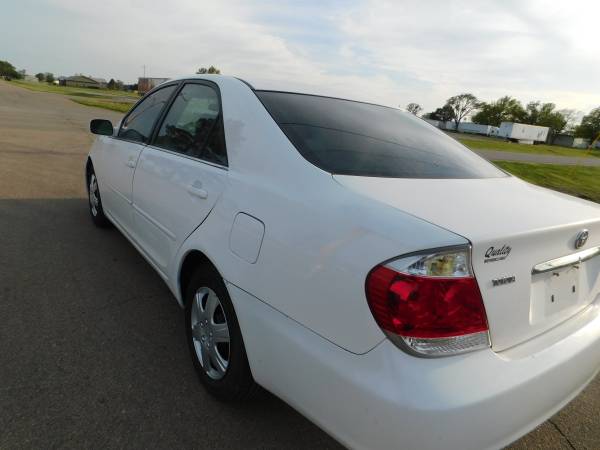 2006 Toyota Camry LE - - by dealer - vehicle for sale in Topeka, KS – photo 11