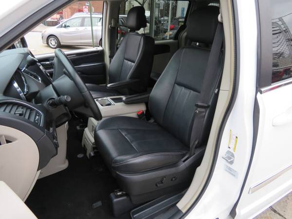 2016 Chrysler Town & Country Touring Minivan Runs & Looks Great! for sale in Brooklyn, NY – photo 9