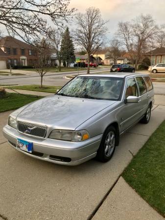 2000 Volvo V70 wagon - cars & trucks - by owner - vehicle automotive... for sale in Glenview, IL – photo 3