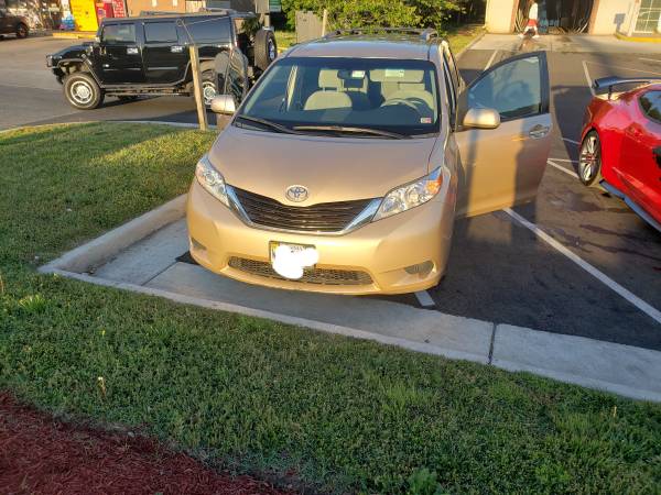 Toyota Sienna LE 2012 Gold 8 seat for sale in Woodbridge, District Of Columbia – photo 3