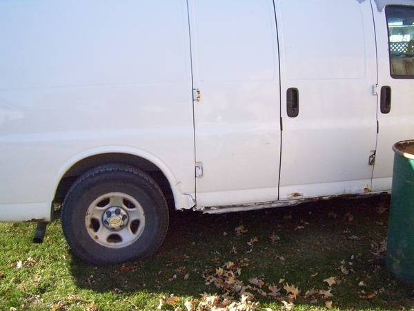 2003 Chevrolet Express Cargo van AWD - cars & trucks - by owner -... for sale in Creston, IA – photo 2