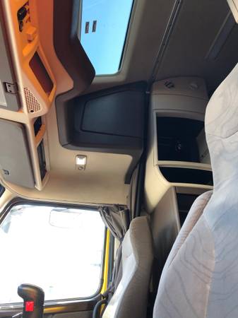 2016 Volvo VNL 670 sleepers Cummins ( 12 trucks) for sale in Phoenix, AZ – photo 5