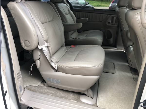 2007 Toyota Sienna XLE Limited Clean No Issues - - by for sale in Louisville, KY – photo 16
